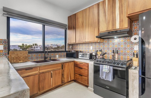 El Sargento Boat Rental | Stunning 3br/3.5ba with Private Pool, Steps from the Beach and Local Hotspots