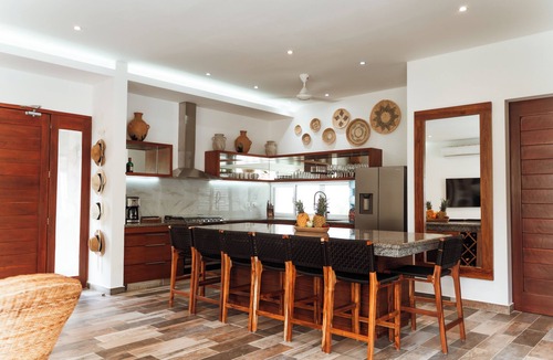 La Veleta Villa | Stunning new villa heated pool, 4 bedrooms, walk to Calle 7, outdoor dining