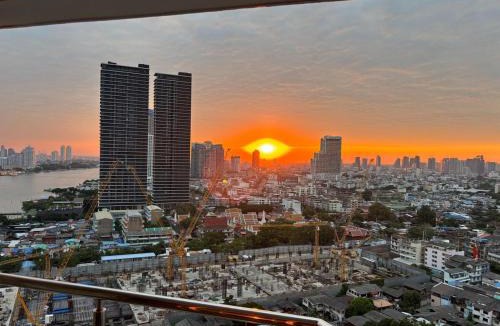 Bang Lamphu Lang Apartment | Stunning Riverside Apartment Bangkok City Centre