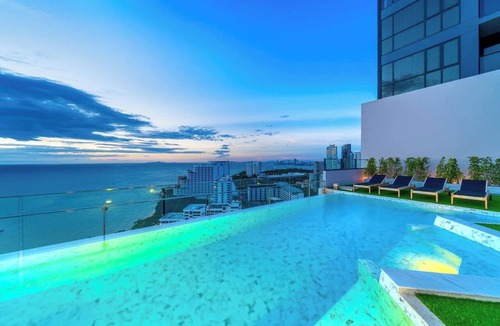 Pratumnak Hill Condo | Stunning Sea View Condo -Next To Beach