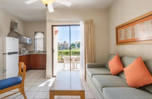 Campo de Golf Fonatur Hotel | Stylish 1BR Junior Suite Near Las Palmas Park