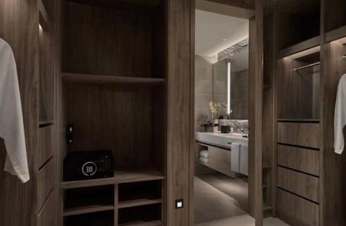 Kuala Lumpur City Centre Hotel | Stylish 1BR Suites Deluxo Bukit Bintang with Breakfast