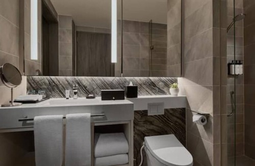 Kuala Lumpur City Centre Hotel | Stylish 1BR Suites Deluxo Bukit Bintang with Breakfast