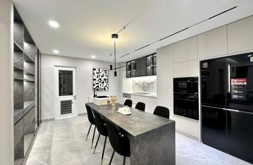 Phu My Hung Apartment | Stylish 3-bedroom River View Apartment