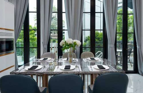 Phra Khanong Nuea Villa | Stylish 7Beds Poolhouse with Cinema Lift - 2min to BTS
