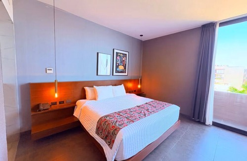 Downtown Hotel | Stylish Queen Suite in the Heart of Playa