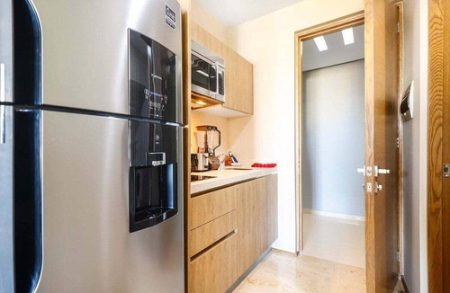 12th Street Apartment | Stylish Studio with Top Amenities: Pets Welcome!