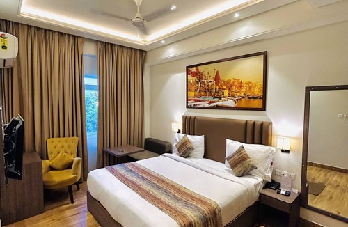 Mahmoorganj Hotel | Sugar Stars Inn