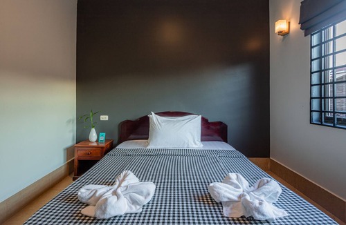Downtown Siem Reap Hotel | Suitable for group of 12pax, 6 rooms on same floor-walking distance to pubstreet