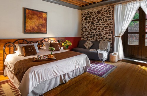 Historic Center Apartment | Suite in Historic Building w/Balconies/Superb Location