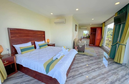 Krong Kaeb Hotel | Summer Resort