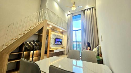 Phu Ly Apartment | Sun Urban Art Residence Nature View
