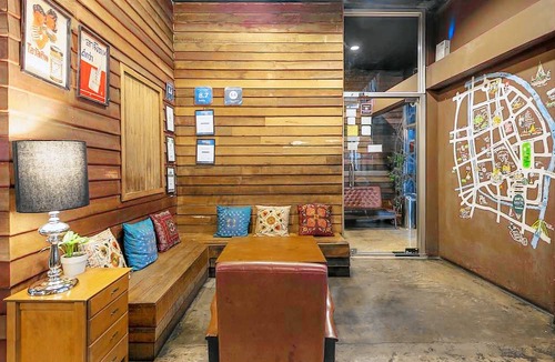 Talat Yot Hostel | Suneta Hostel Khaosan