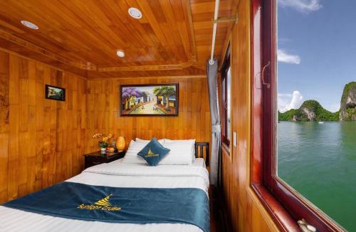 Cat Ba Boat Rental | Sunlight Boutique Cruise 69