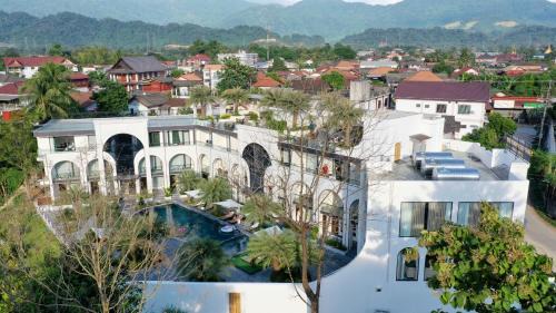 Vang Vieng Resort | Sunrise Mountain View Resort