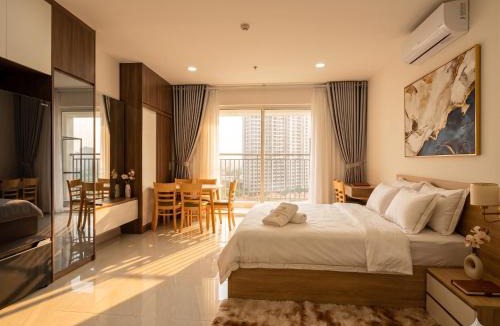 Tan Qui Dong Apartment | Sunrise Riverside by Tam House with Gym and Pool