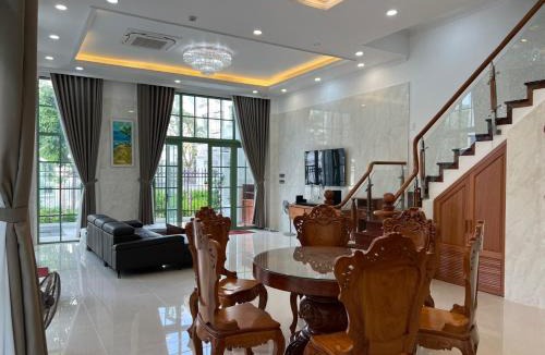 An Thoi Villa | Sunrise Villa bãi Khem - biệt thự 4 phòng ngủ, 5 phòng tắm, thang máy riêng, máy giặt và sấy đồ, bếp với đầy đủ dụng cụ ăn uống, đồ dùng nấu ăn