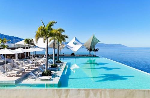 South Shore Hotel Area House | Sunset Getaway with Oceanfront Terrace and Resort Perks