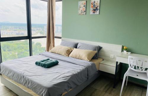 Cyberjaya Apartment | Sunset Lakeview, Junior Suite, Netflix, Pool, Gym, Wifi