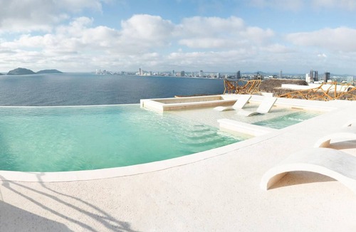 Balcones de Loma Linda Condo | Sunset Mazatlán Rooftop Pool & Breathtaking View