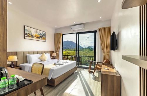 Vang Vieng Resort | Sunset Mountain View Resort