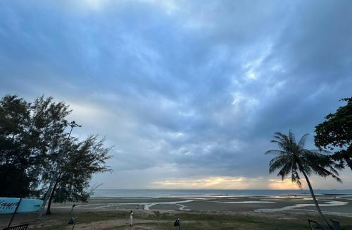 Taman Haji Zainal Apartment | Sunset Seaview Beach Escape