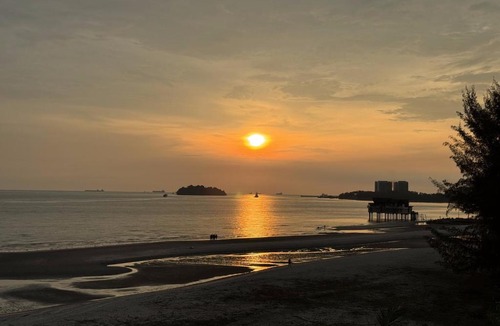 Taman Haji Zainal Apartment | Sunset Seaview Beach Escape