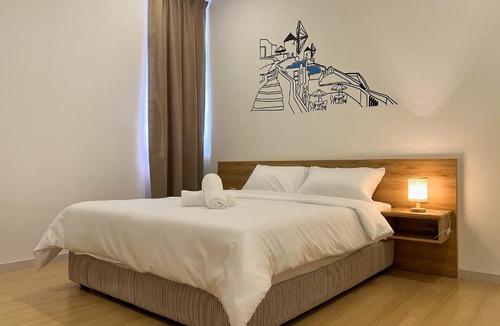 Larut Apartment | Sunset View 3BR Condo with Swimming Pool Free WiFi & Netflix near Lake Garden