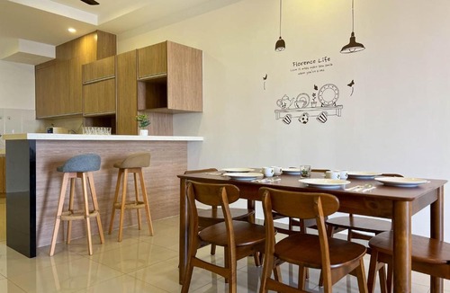 Larut Apartment | Sunset View 3BR Condo with Swimming Pool Free WiFi & Netflix near Lake Garden