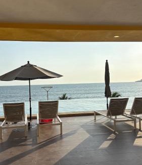 Jimenez Apartment | Sunset view luxury