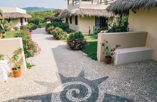 Barra de Colotepec Villa | Sunshine Beach Front House with Pickleball Court