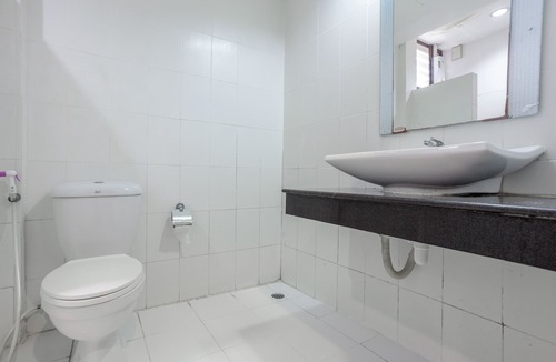 Wua Lai Hotel | Super OYO 1096 Winner Inn Hotel