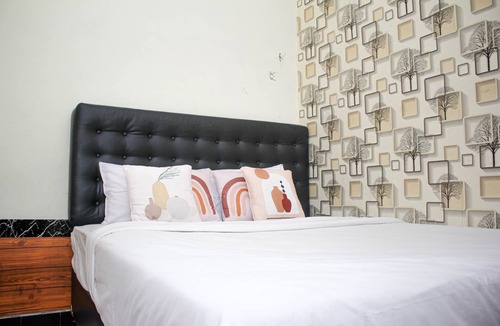 Surakarta Hotel | Super OYO Capital O 2258 Santana Syariah Guest House