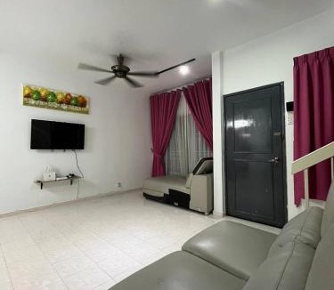 Bandar Puncak Alam House | Sweet Roses Homestay- Free WiFi, Nearby UiTM