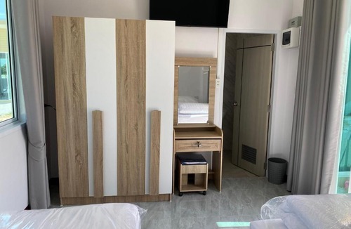 Lat Yao Hotel | Sweet Side Stay