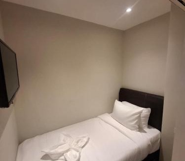 Damansara Perdana Hotel | Swing and Pillows - Damansara Perdana