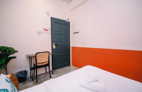 Chinatown Hotel | Swing & Pillows - 75 Chulia St, Georgetown Penang