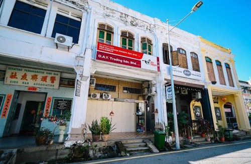 Chinatown Hotel | Swing & Pillows - 87 Chulia St, Georgetown Penang
