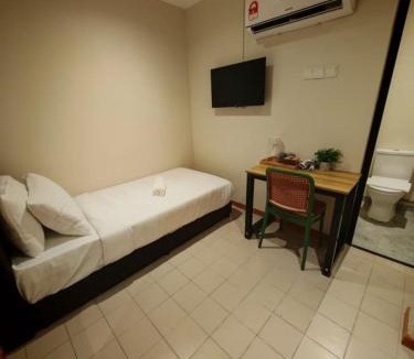 Damansara Utama Hotel | Swing & Pillows - Damansara Uptown, Petaling Jaya