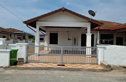 Kampung Geliga Besar House | Syaza Homestay
