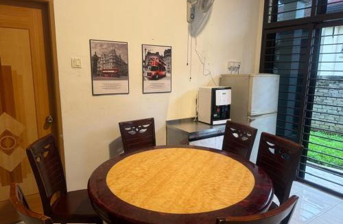Gurun House | Taman Sri Utama Gurun - Room Only