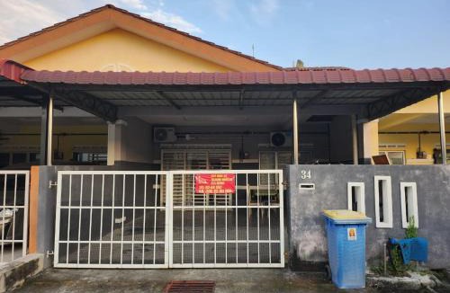 Kampung Rawa House | Taufiq 34 KLIA Sepang with 3 Airconds & Free Wi-Fi