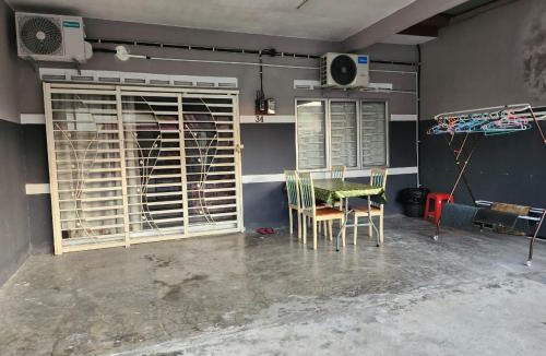 Kampung Rawa House | Taufiq 34 KLIA Sepang with 3 Airconds & Free Wi-Fi