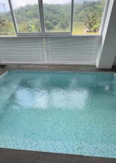 Bandung Villa | Teras Luhur Villa dengan Jacuzzi
