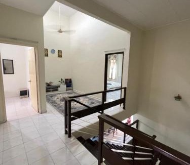 Bandar Indera Mahkota House | Teratak D'NZ Indera Mahkota 6