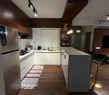 Jenjarom Apartment | The Amour Suite