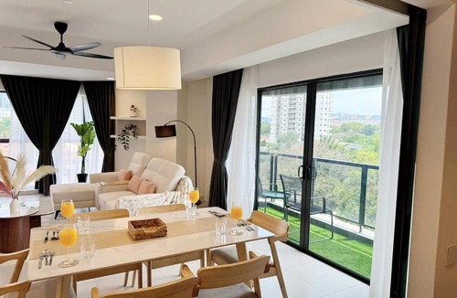Kuala Lumpur Apartment | The Atrium at Jalan Ampang by OKBnB - Spacious Modern 3Bedroom Family Suite 3 mins to KLCC