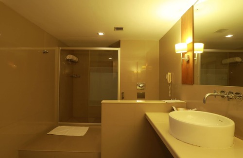 Ernakulam South Hotel | The Avenue Regent