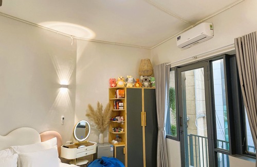 Dong Khoi Apartment | The Cafe Apartments Building - Deluxe King room has a Nice Balcony
