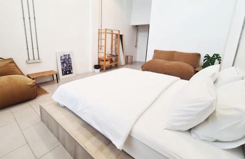 Khlong San Hostel | The Companion